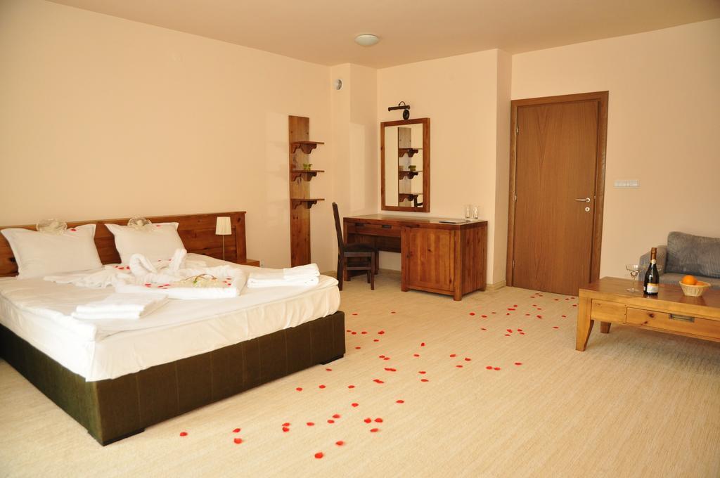 3 Mountains Hotel Bansko Bagian luar foto